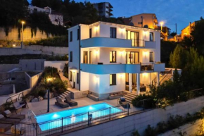 Luxury Villa With Breathtaking View & Private Pool